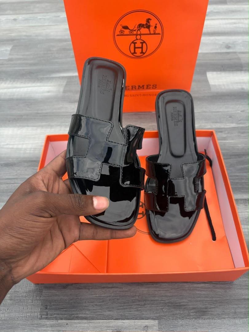 HERMES ORAN GLOSSY SANDALS photo 1